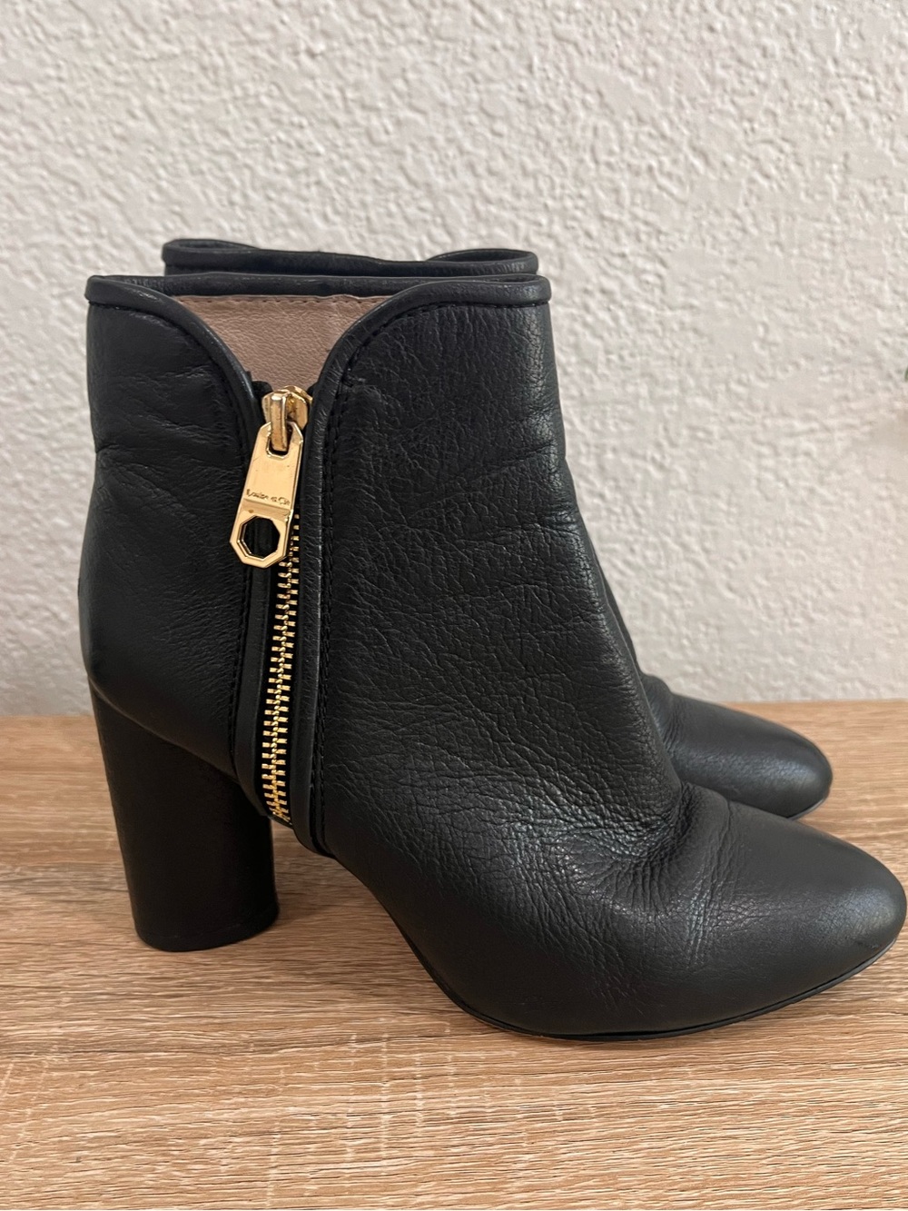 Louise et Cie Black Leather Ankle Boots – Size 5M / EU 35